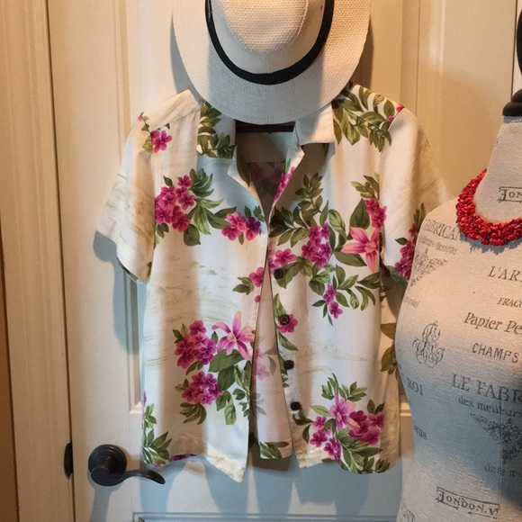 Island Winds Tops - 🛍 Island Winds🌴Small Ladies Shirt🌺EUC 🍒
